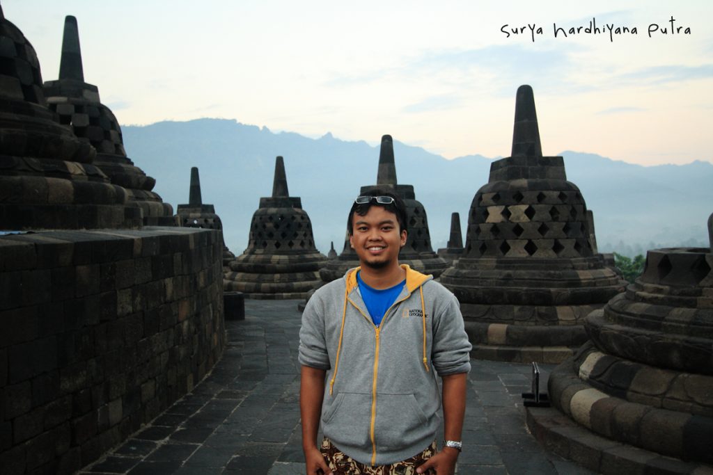 Saya berpose di Candi Borobudur