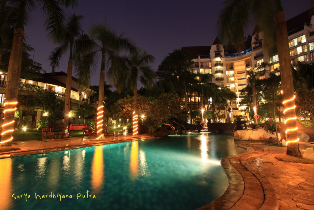 Masa Blue Hour di Hotel Novotel Surabaya