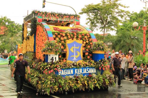 Parade Budaya dan Pawai Bunga Surabaya 2014
