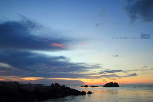 Suasana Senja di Pantai Tanjung Tinggi, Belitung