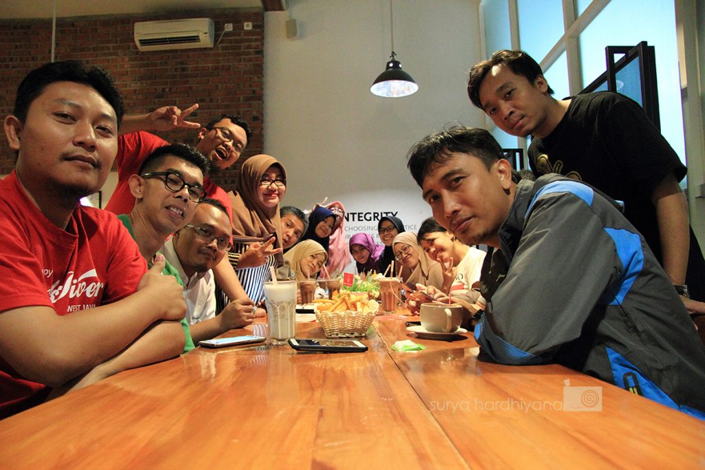 Rame-rame di Demandailing Cafe n Eatery Surabaya