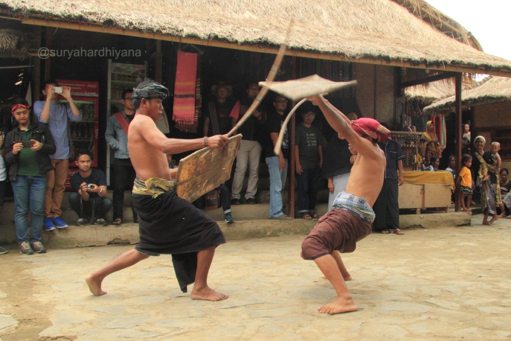 Tari Peresean, Suku Sasak Lombok, NTB