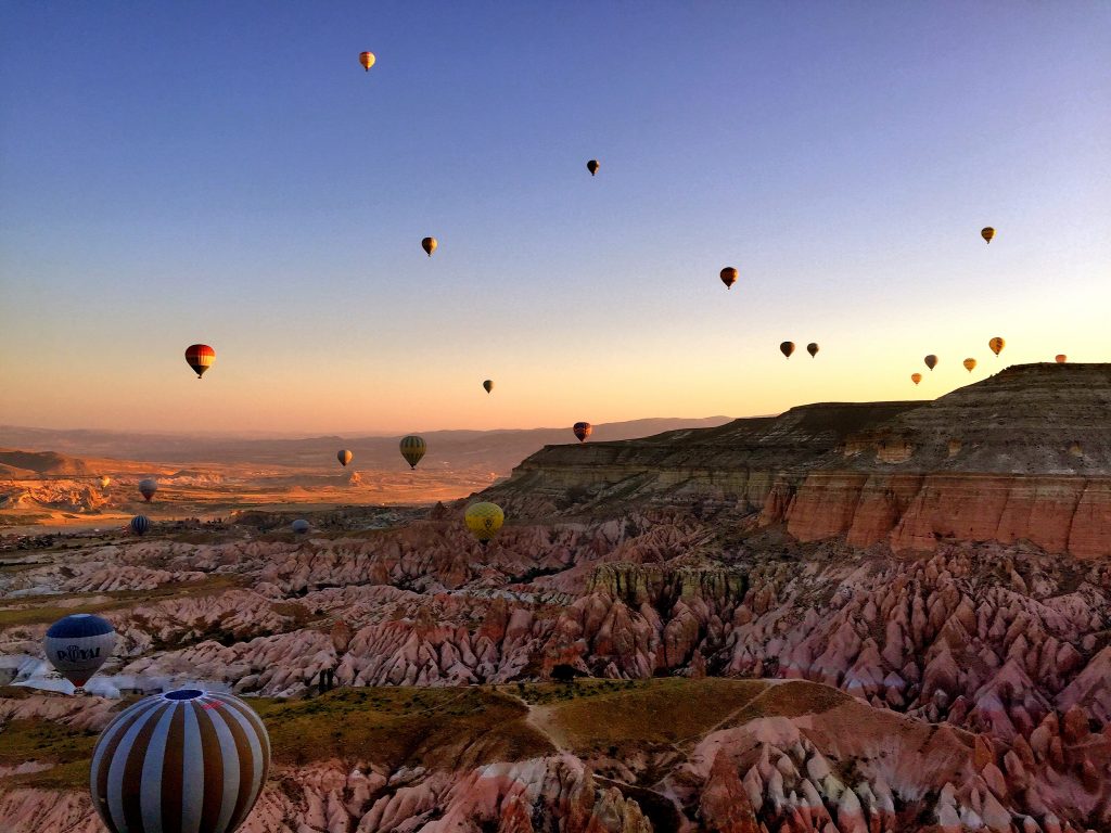 Suasana Yang Bisa Saya Nikmati Andai Terbang Dengan Hot Air Balloon Cappadocia (Foto flickr.com)