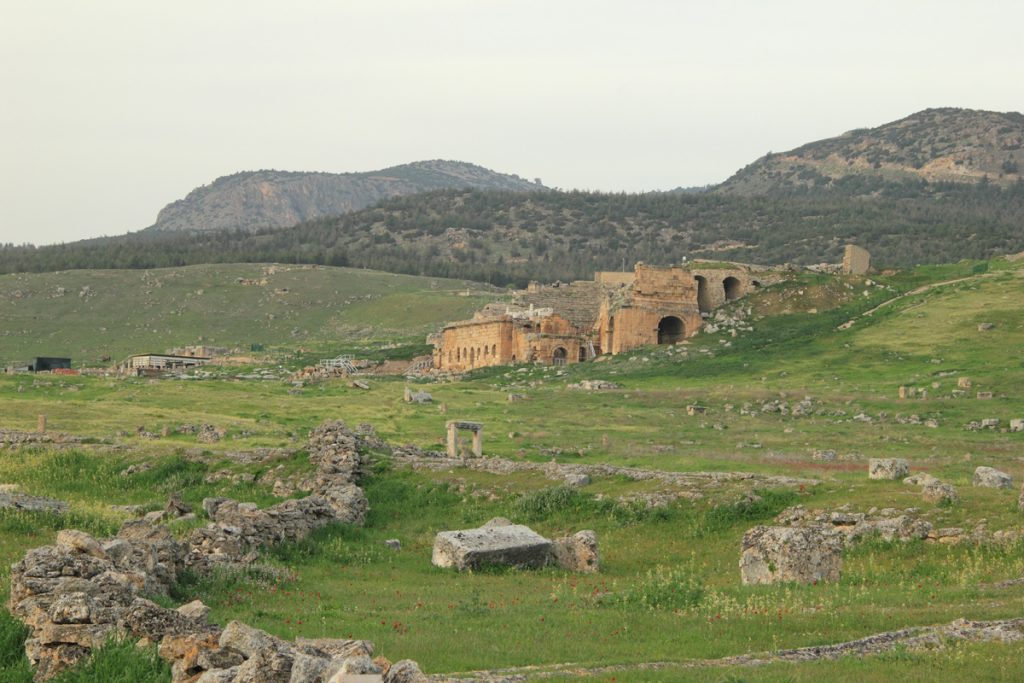 Pemandangan Theatre di Hierapolis