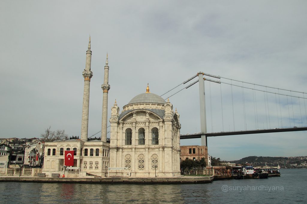 Masjid Ortakoy, Istanbul