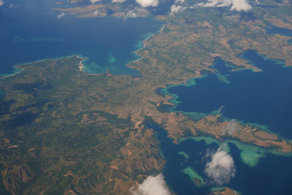 Pemadangan Pulau Komodo dari Pesawat Denpasar - Maumere