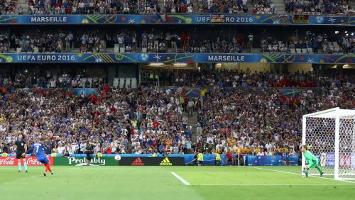 Penalti Griezmann pada semifinal Jerman vs Prancis (Sumber : www.uefa.com)